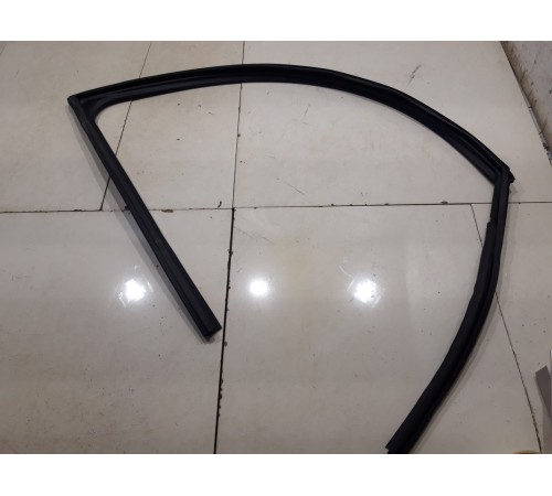 Уплотнитель стекла (передний, правый)