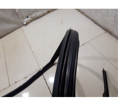 Уплотнитель стекла (передний, правый)