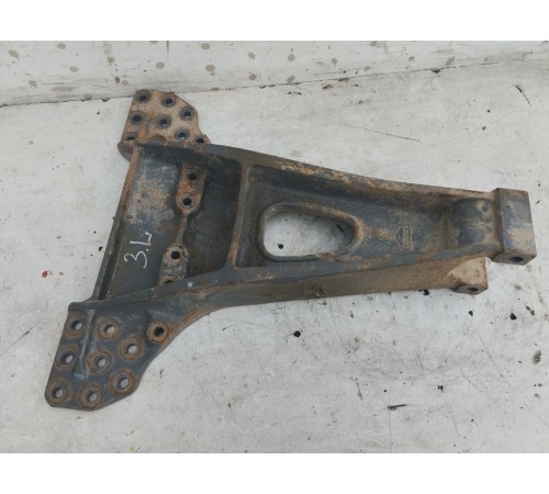 Кронштейн нижних реактивных тяг задний левый