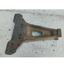 Кронштейн нижних реактивных тяг задний левый
