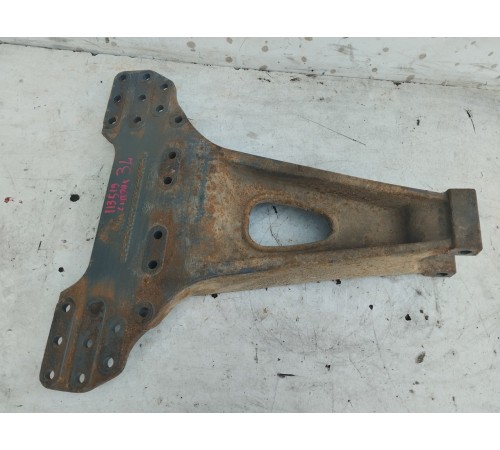 Кронштейн нижних реактивных тяг задний левый