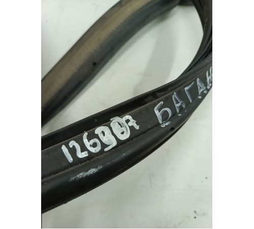 Уплотнитель крышки багажника