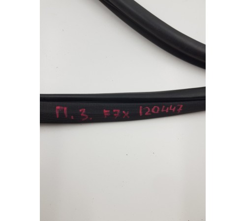 Уплотнитель двери задний правый