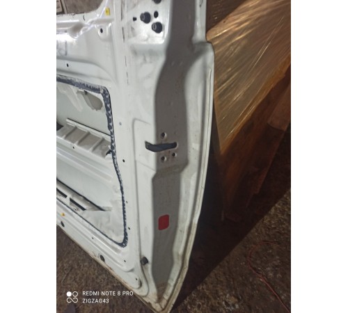 Дверь (средняя, левая)