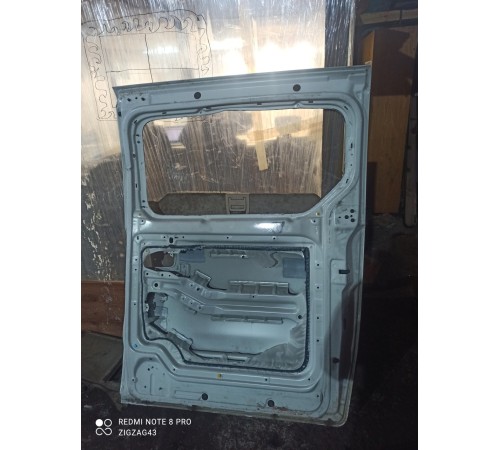 Дверь (средняя, левая)