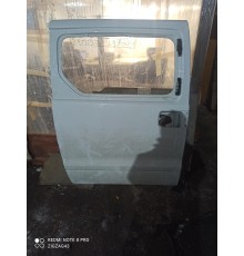 Дверь (средняя, левая)