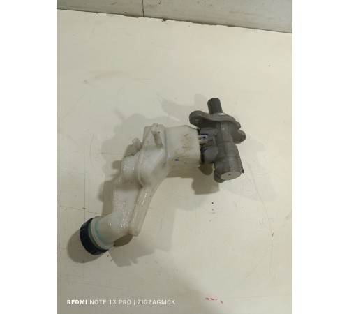 Главный тормозной цилиндр с бачком