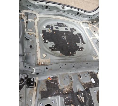 Ниша багажника (запасного колеса)