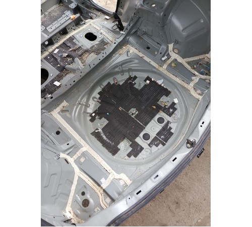 Ниша багажника (запасного колеса)