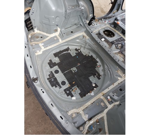 Ниша багажника (запасного колеса)