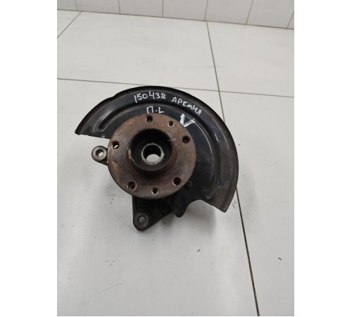 Кулак поворотный передний левый