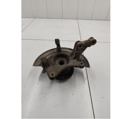 Кулак поворотный передний левый