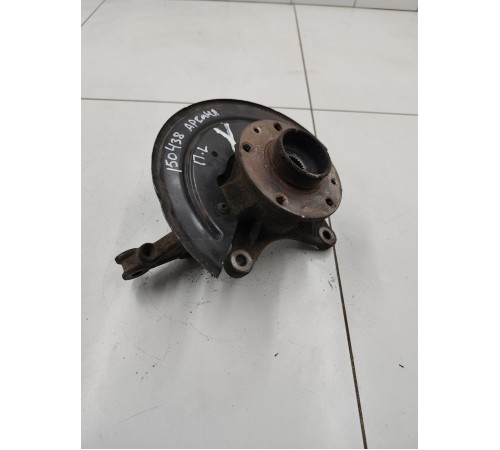 Кулак поворотный передний левый