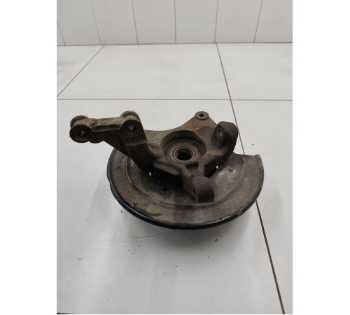 Кулак поворотный передний левый