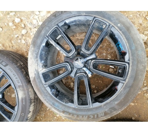 Комплект колёс 255/45R20