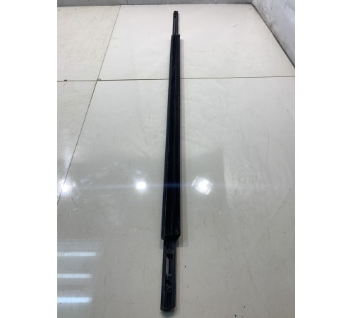 Уплотнитель двери (задний, левый, внешний)