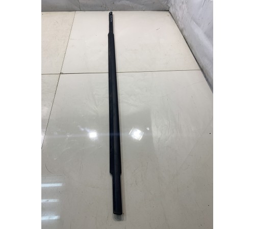 Уплотнитель двери (задний, левый, внешний)