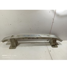 Усилитель  бампера передний