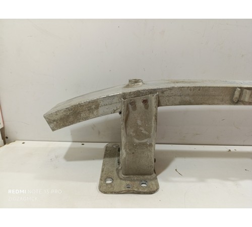 Усилитель  бампера передний