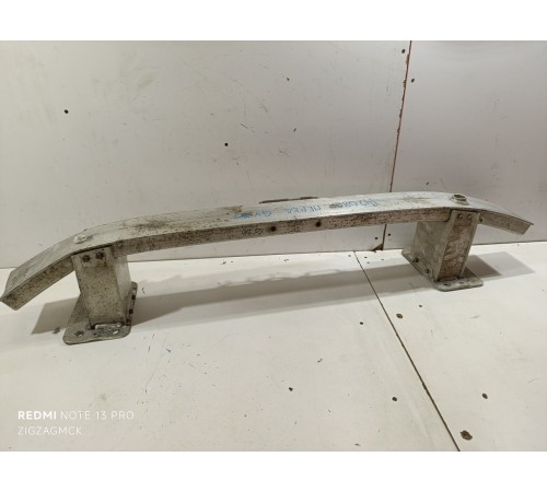 Усилитель  бампера передний