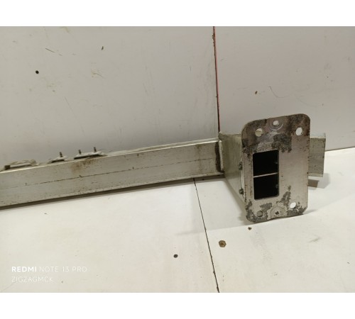 Усилитель  бампера передний