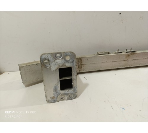 Усилитель  бампера передний