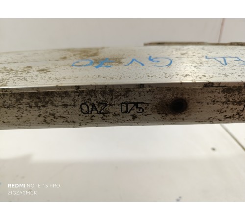 Усилитель  бампера передний