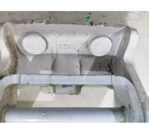 Петля двери задняя левая верхняя