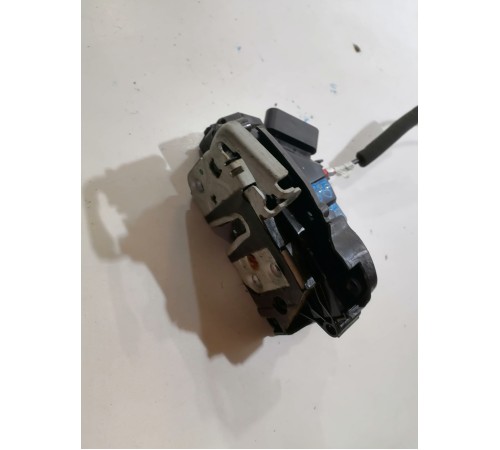 Замок двери передний левый