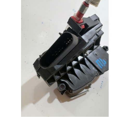 Замок двери передний левый