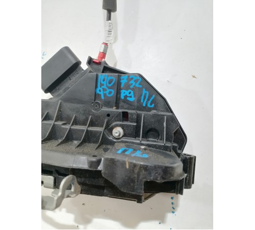 Замок двери передний левый