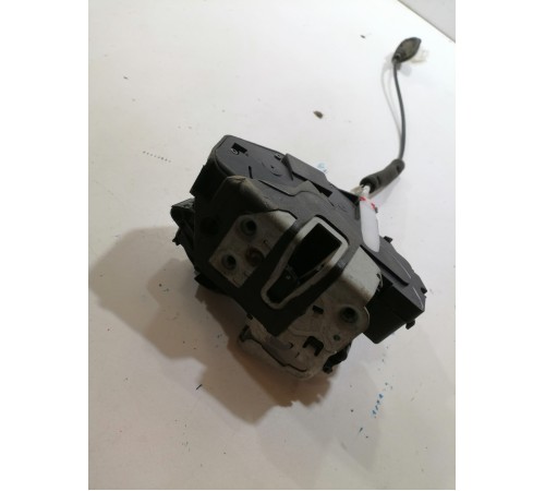 Замок двери передний левый