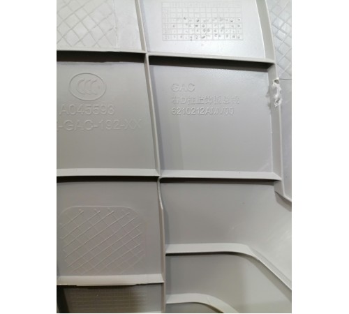 Накладка багажника задняя правая верхняя