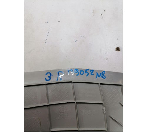 Накладка багажника задняя правая верхняя