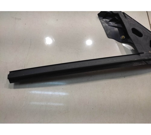 уголок уплотнителя двери левый