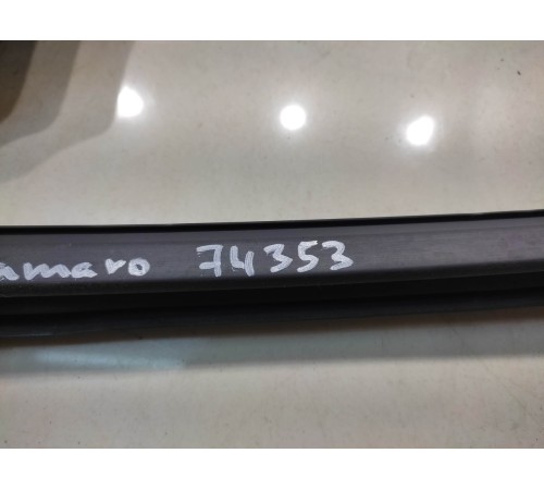 уголок уплотнителя двери левый