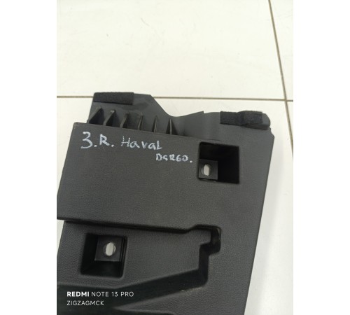 Обшивка багажника правая