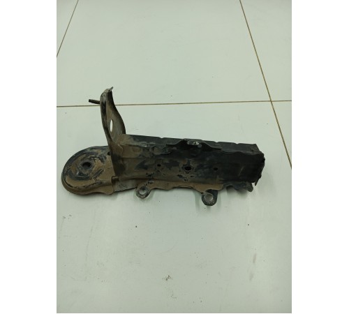 Кронштейн усилителя бампера левый