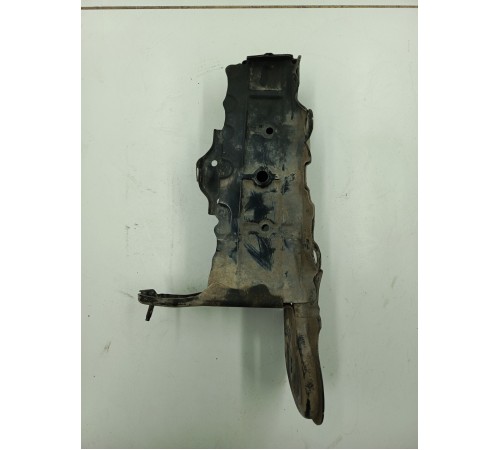 Кронштейн усилителя бампера левый