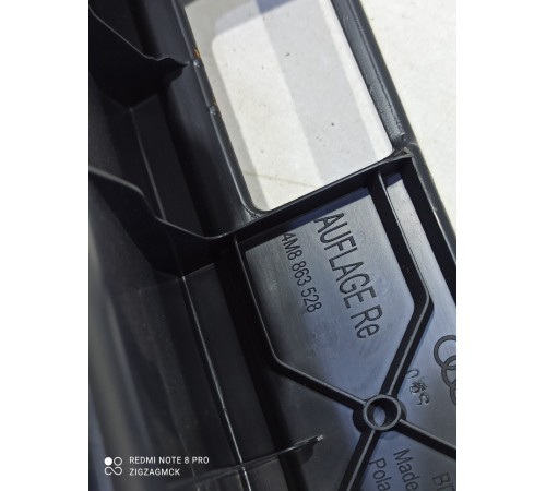 Обшивка багажника правая