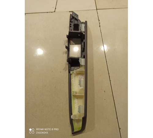 Подлокотник двери (задний правый)