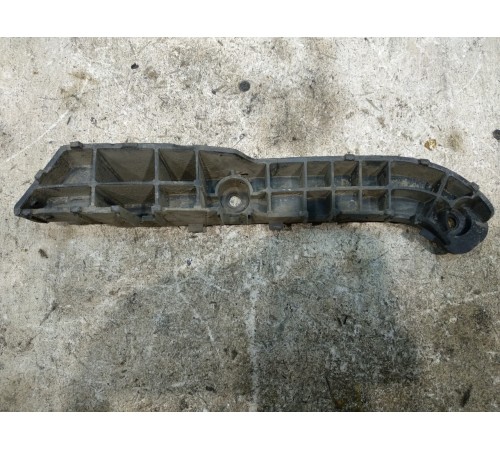 Кронштейн переднего бампера левый