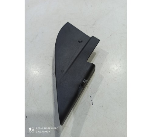 Уголок двери (передний левый)