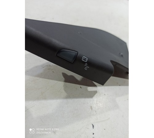 Уголок двери (передний левый)