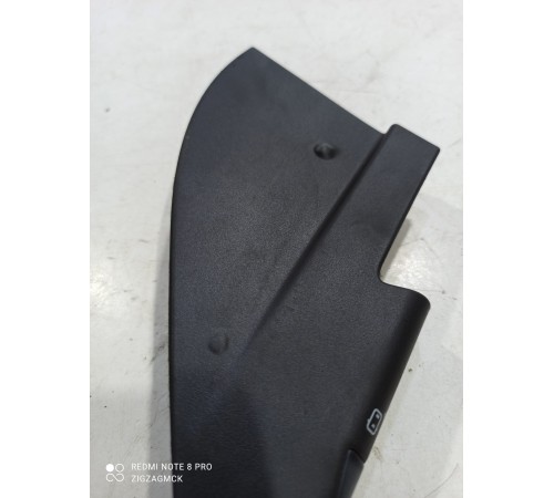 Уголок двери (передний левый)