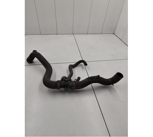 Патрубок системы охлаждения