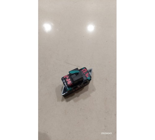 Кнопка блокировки дверей передняя левая