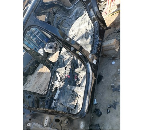 Порог с центральной стойкой левый