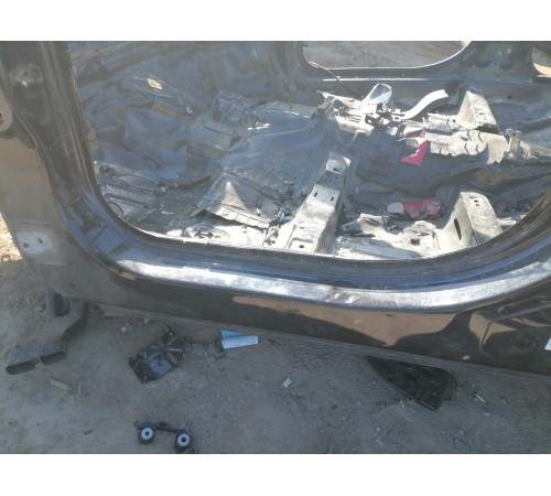 Порог с центральной стойкой левый