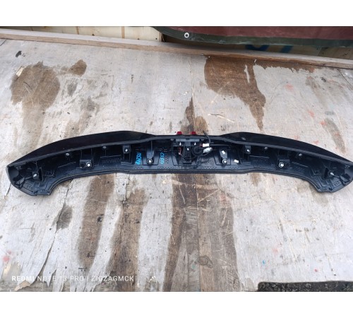 Спойлер крышки багажника